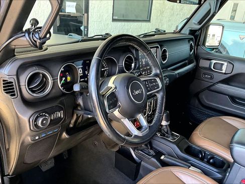 Used 2022 Jeep Wrangler Unlimited Rubicon w/ Cold Weather Group image 18