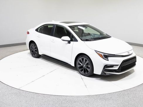Used 2023 Toyota Corolla SE image 5