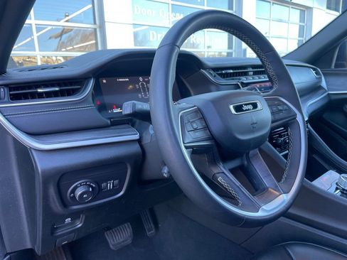 Used 2024 Jeep Grand Cherokee L Limited w/ Luxury Tech Group II image 9