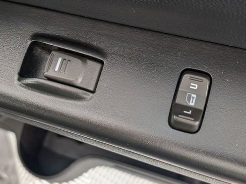 Used 2011 Chevrolet Colorado LT image 25