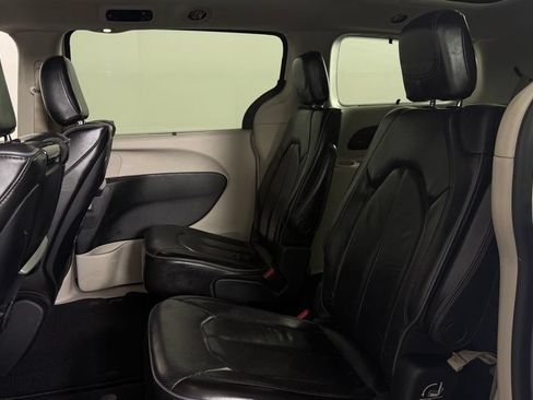 Used 2019 Chrysler Pacifica Limited FWD image 29
