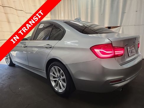 Used 2018 BMW 320i xDrive Sedan AWD/4WD image 5