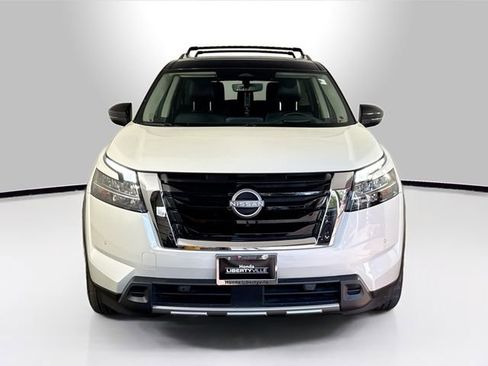 Used 2023 Nissan Pathfinder Platinum image 16