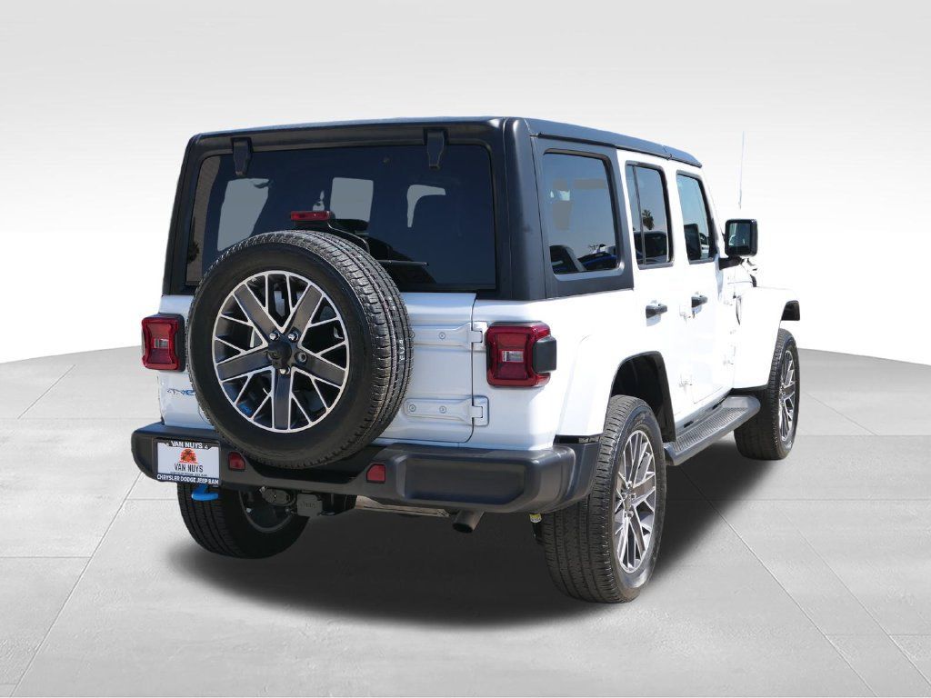 Certified 2023 Jeep Wrangler Unlimited Sahara AWD/4WD image 3