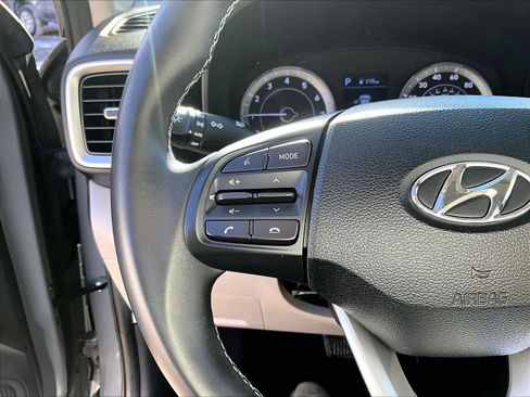 Used 2022 Hyundai Venue SEL image 23