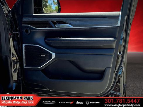 Used 2024 Jeep Wagoneer L Series II w/ Flexible Seating Group AWD/4WD image 29