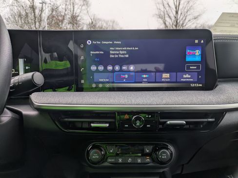 New 2026 Nissan Kicks SV image 14