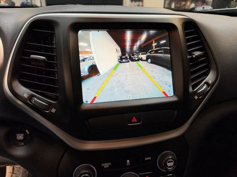 Used 2018 Jeep Cherokee Latitude Plus image 14