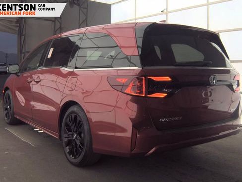 Used 2025 Honda Odyssey Sport-L image 5