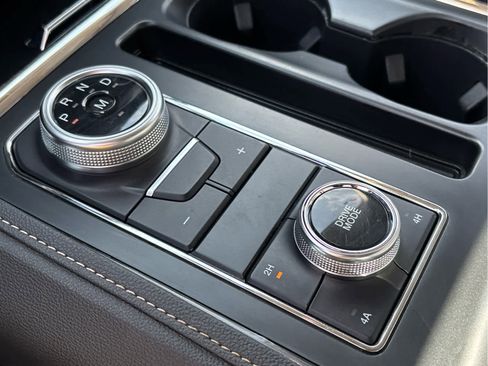 Used 2023 Ford Expedition XLT image 23