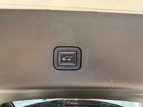 Certified 2023 Chevrolet Traverse LT FWD image 42