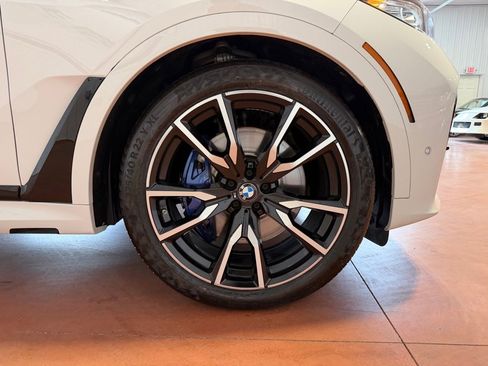 Used 2022 BMW X7 xDrive40i w/ M Sport Package AWD/4WD image 16