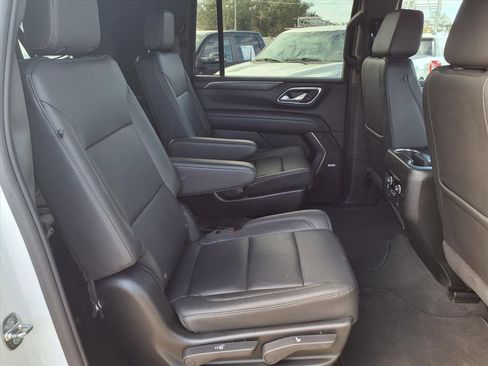 Used 2023 Chevrolet Suburban LT image 15