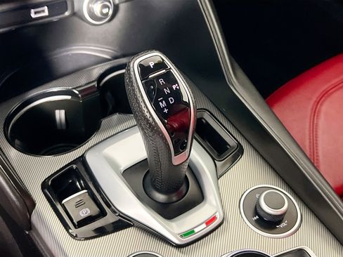 Used 2022 Alfa Romeo Giulia Veloce image 25