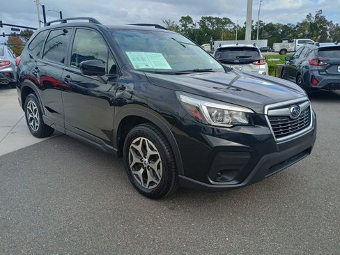 Used 2020 Subaru Forester Premium image 3