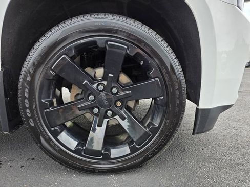 Used 2019 GMC Yukon Denali w/ Open Road Package AWD/4WD image 10
