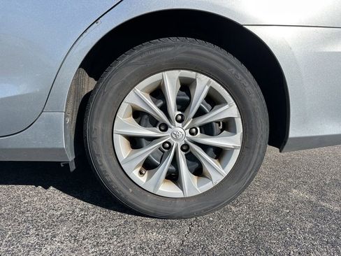 Used 2015 Toyota Camry LE image 5