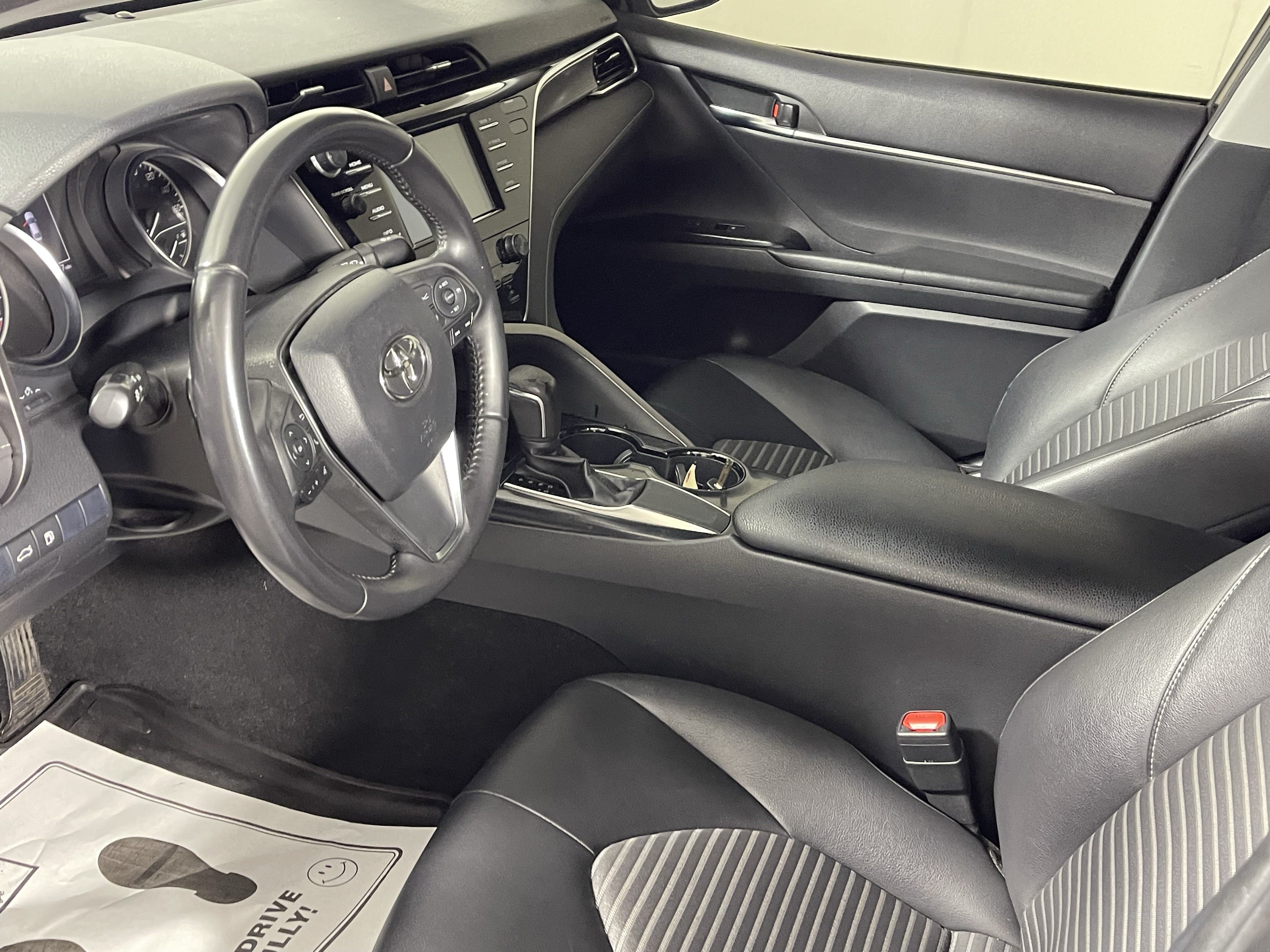 Used 2018 Toyota Camry SE FWD image 10