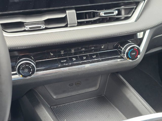 Used 2025 Chevrolet Equinox LT FWD image 28