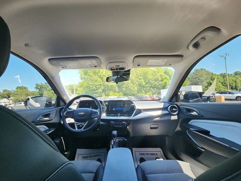 Used 2024 Chevrolet Trax LT w/ Driver Confidence Package FWD image 24