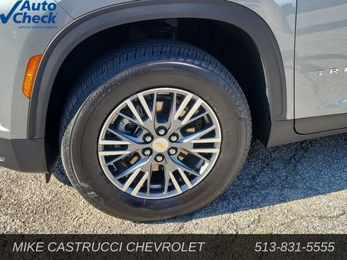 Used 2026 Chevrolet Traverse LT AWD/4WD image 9