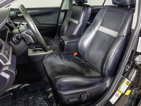 Used 2012 Toyota Camry SE w/ Leather Pkg FWD image 24