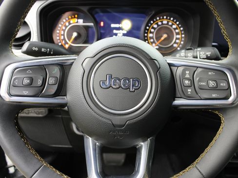 Used 2024 Jeep Wrangler Unlimited Sahara w/ Technology Group AWD/4WD image 56