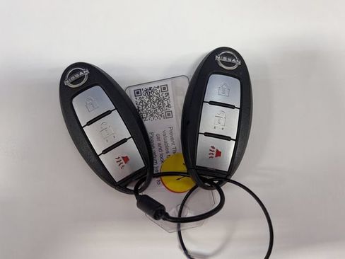 Used 2023 Nissan Titan SV AWD/4WD image 30