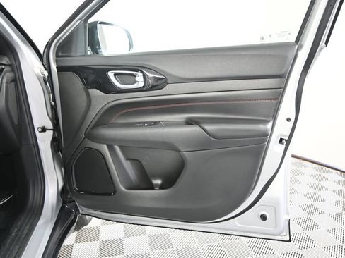 Used 2024 Jeep Compass Trailhawk AWD/4WD image 14