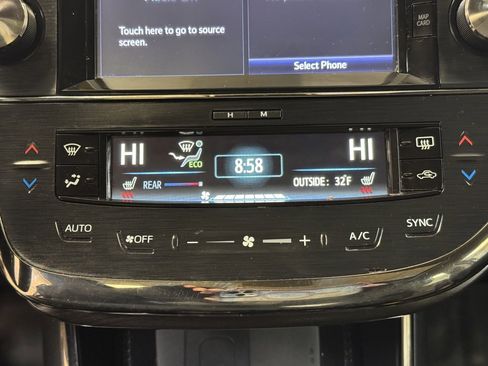 Used 2016 Toyota Avalon Limited image 39