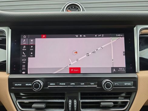 Certified 2021 Porsche Macan AWD/4WD image 11