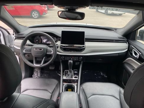 Used 2025 Jeep Compass Limited AWD/4WD image 11