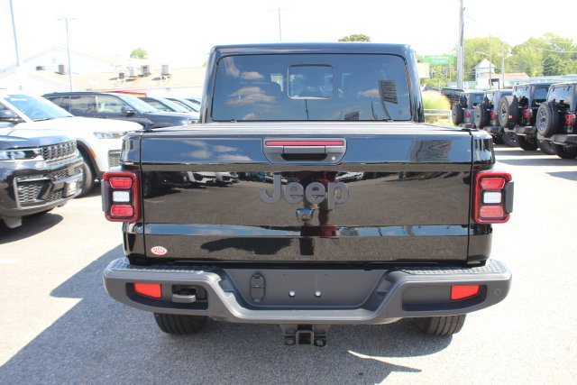 Used 2024 Jeep Gladiator Sport w/ Premium Package AWD/4WD image 29