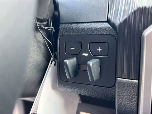 Used 2025 Toyota 4Runner TRD Off-Road image 29