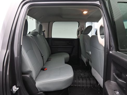 Used 2018 RAM 2500 Tradesman w/ Chrome Appearance Group AWD/4WD image 12