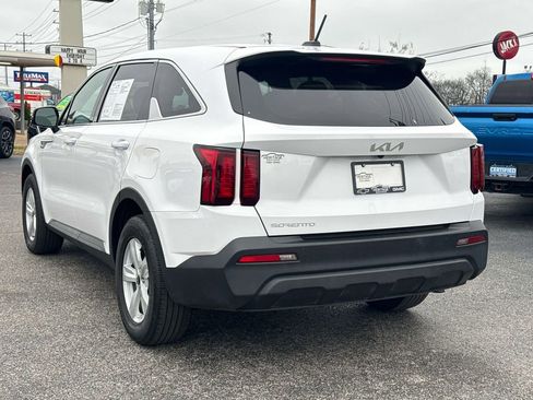 Used 2023 Kia Sorento LX image 5