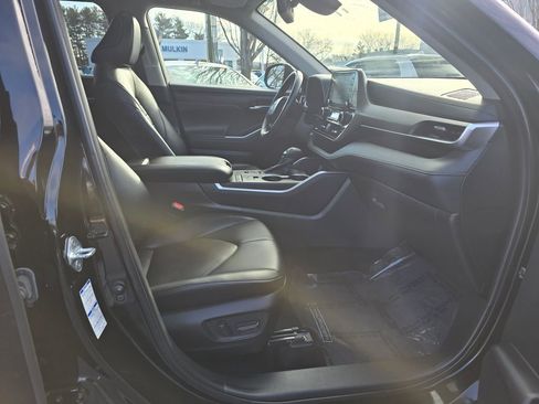 Used 2022 Toyota Highlander XLE image 10