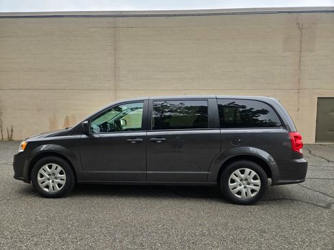 Used 2019 Dodge Grand Caravan SE w/ UConnect Hands-Free Group image 6