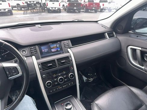 Used 2018 Land Rover Discovery Sport HSE image 15