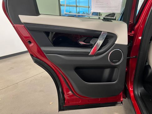 Used 2025 Land Rover Discovery Sport S image 29