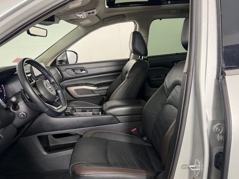 Used 2024 Nissan Pathfinder Platinum AWD/4WD image 23