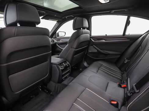 Used 2023 BMW M550i xDrive w/ Executive Package image 21