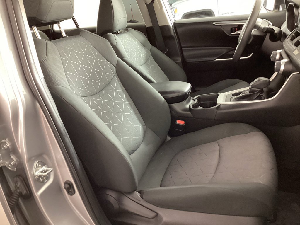 Used 2020 Toyota RAV4 XLE AWD/4WD image 18
