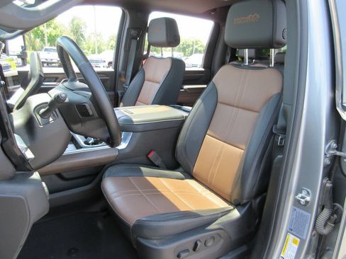 Used 2024 Chevrolet Silverado 3500 High Country w/ High Country Premium Package AWD/4WD image 23