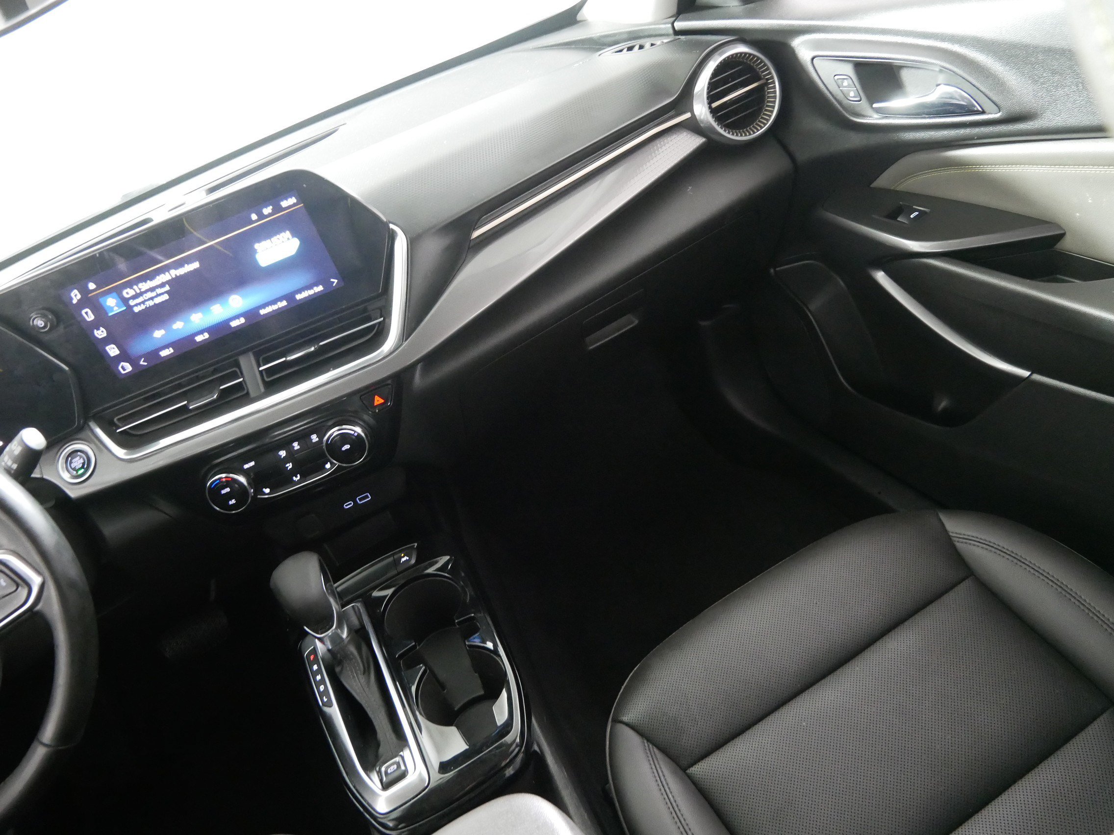 Used 2025 Chevrolet Trax ACTIV w/ Driver Confidence Package FWD image 11