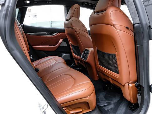 Used 2019 Maserati Levante S GranSport image 32