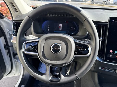 Used 2025 Volvo XC90 B6 Plus image 18