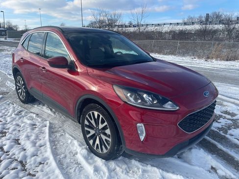 Used 2020 Ford Escape SEL image 3