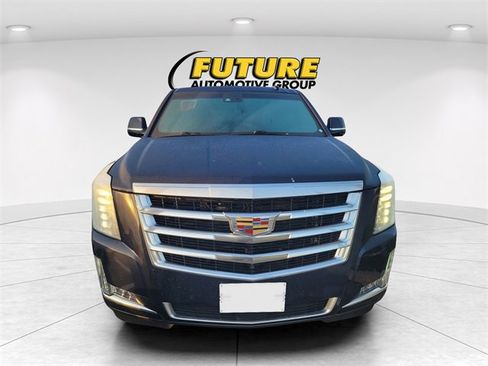 Used 2018 Cadillac Escalade Premium Luxury image 2