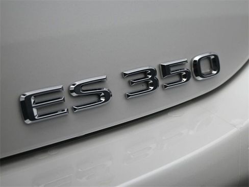 Certified 2024 Lexus ES 350 w/ Premium Package image 11